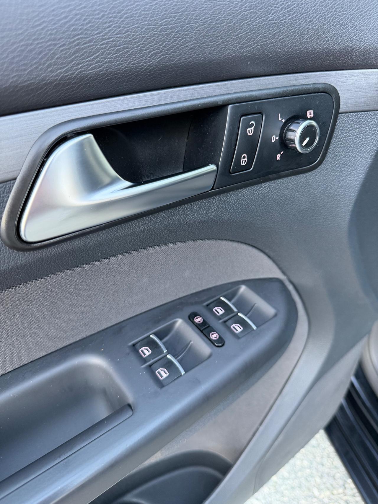 Volkswagen Touran 1.2 TSI BENZINA - 7 POSTI NEOPATENTATI