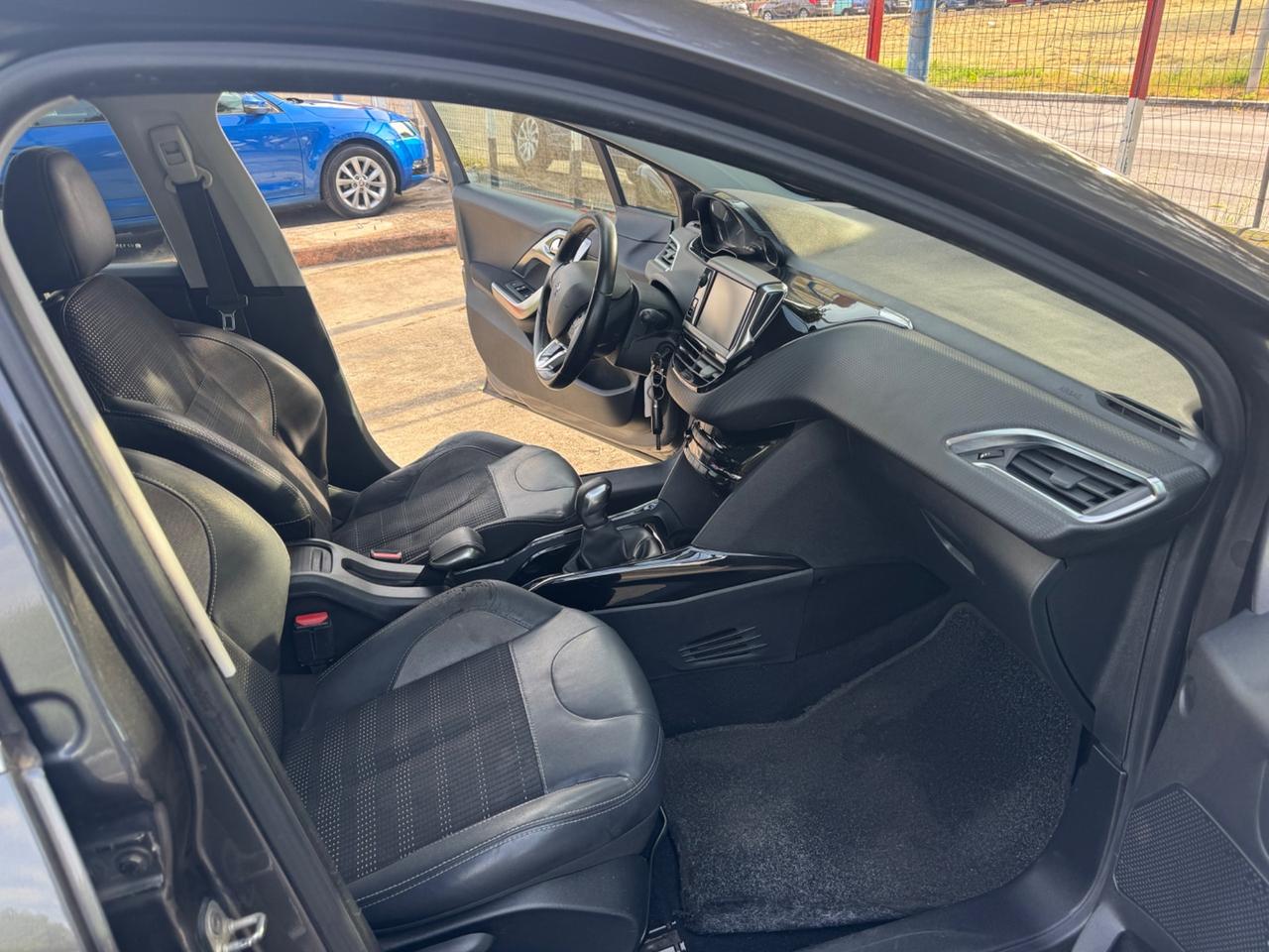 Peugeot 2008 BlueHDi 100 Black Matt