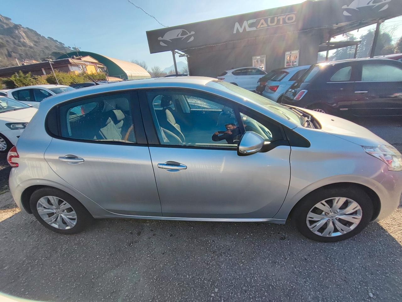 Peugeot 208 1.4 HDi 68 CV 5 porte Allure