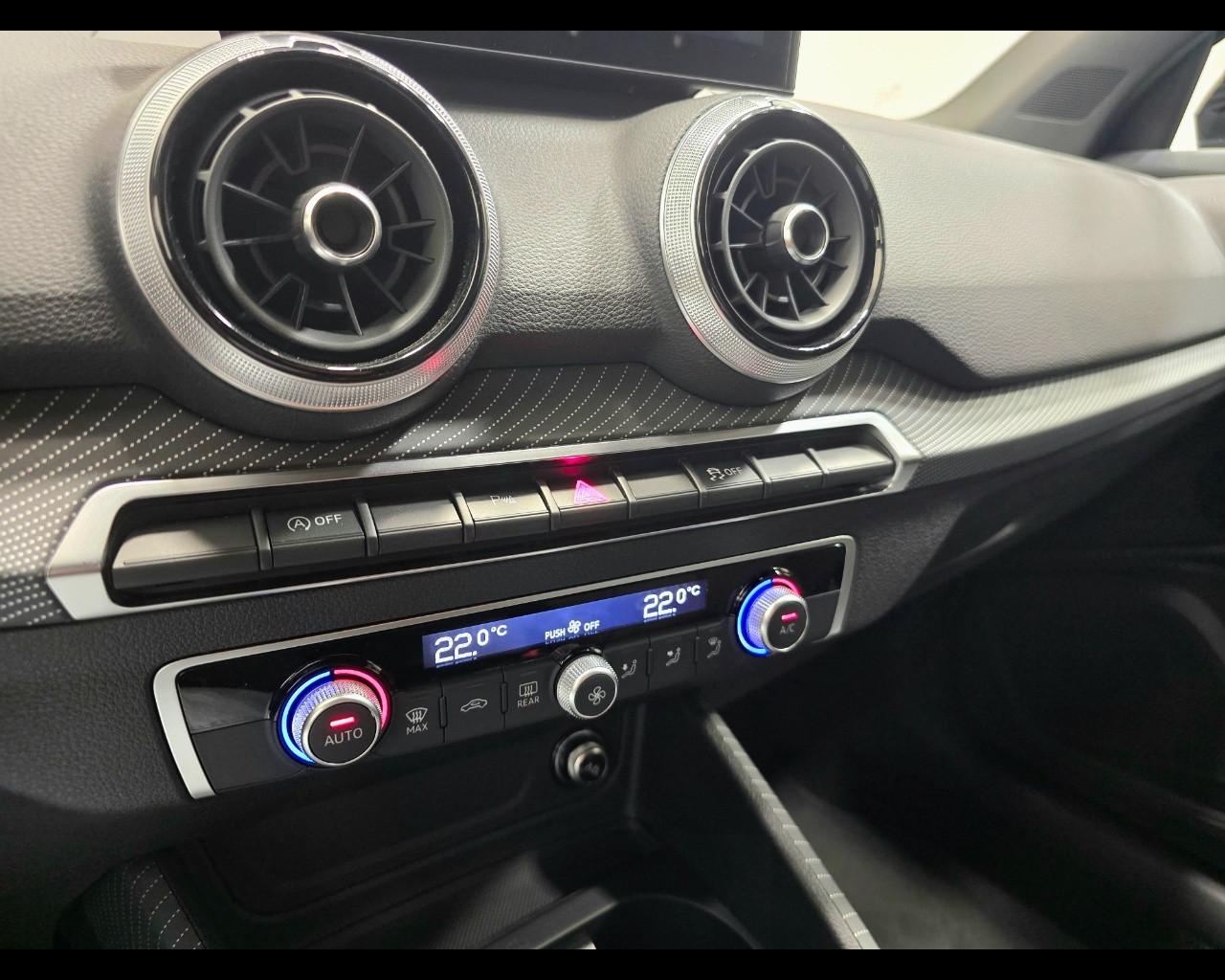 AUDI Q2 35 TFSI S-TRONIC IDENTITY BLACK