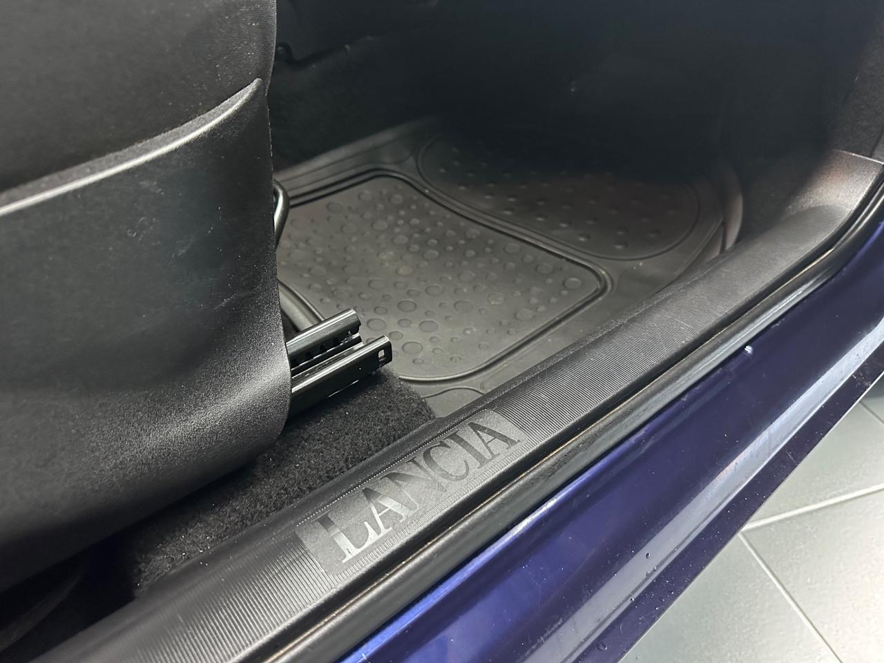 Lancia Ypsilon 1.3 MJT 90 CV Platino