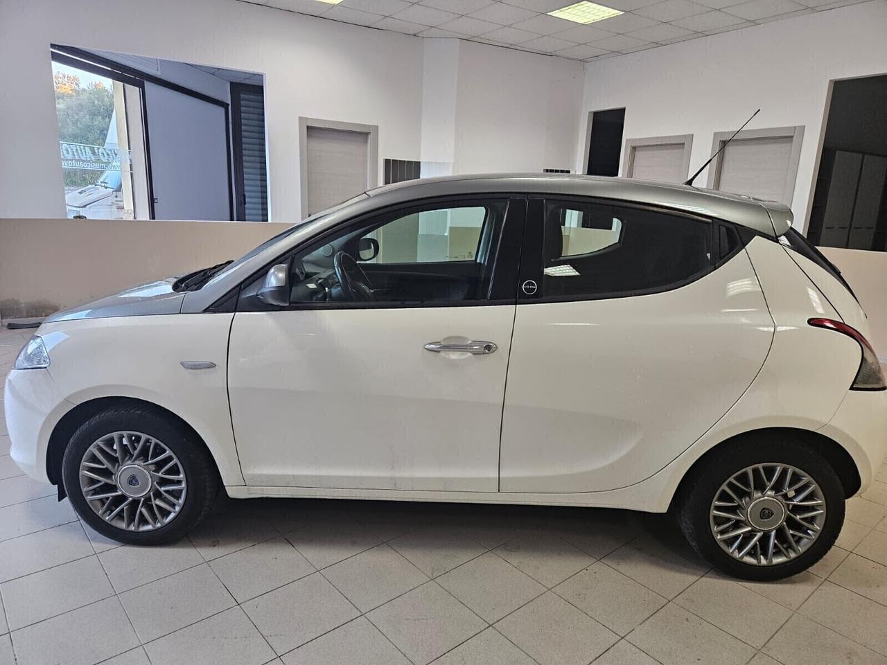 Lancia Ypsilon 1.2 69 CV 5 porte GPL Ecochic Silver