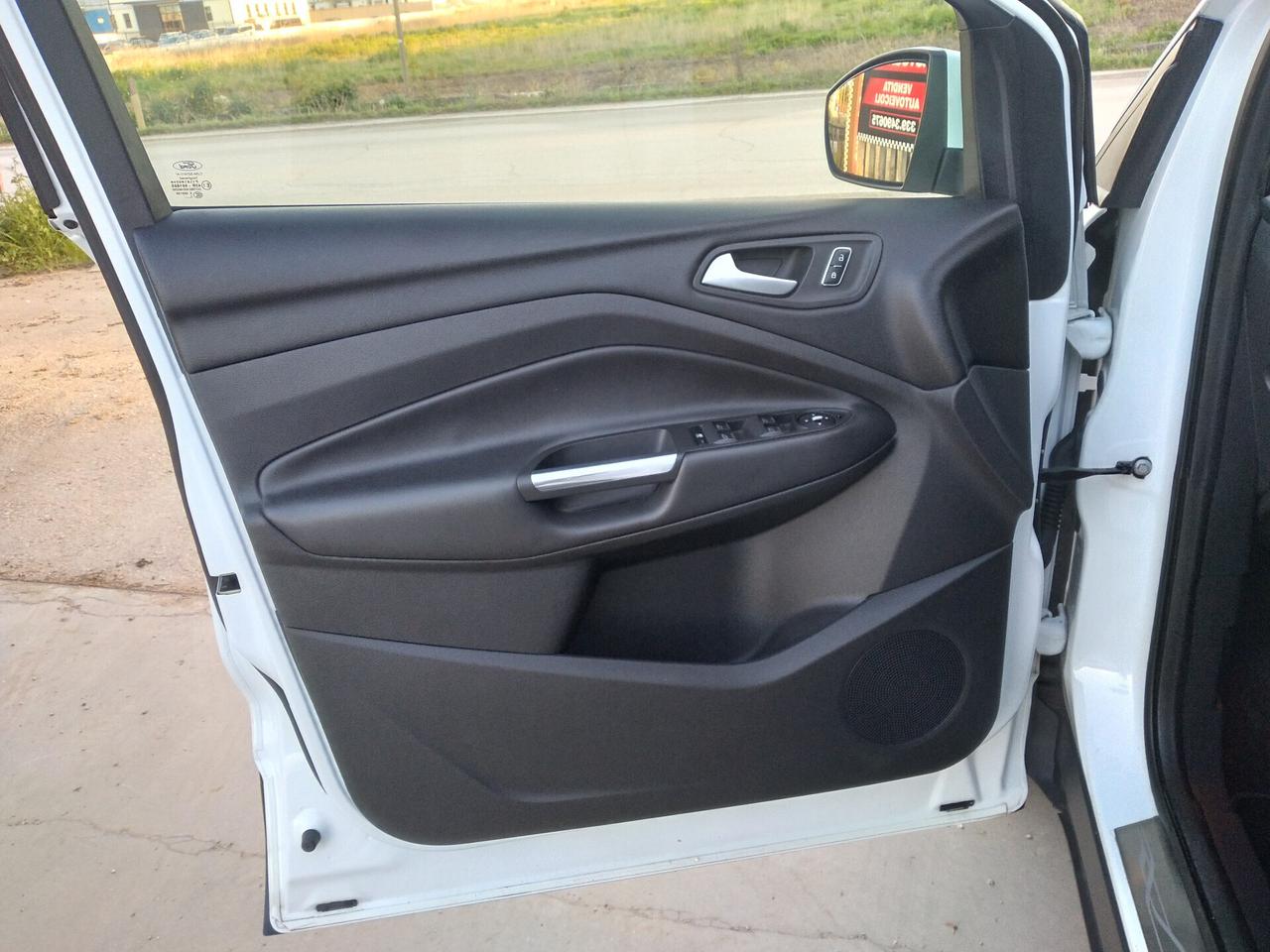 Ford Kuga 2.0 TDCI 140 CV 2WD Titanium