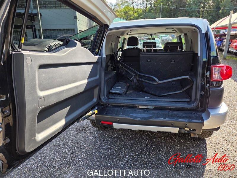 Toyota FJ Cruiser 4.0 benzina 239CV 2WD