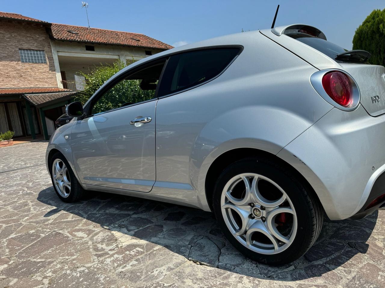 Alfa Romeo MiTo 1.6 JTDm-2 S&S Distinctive neopatentati