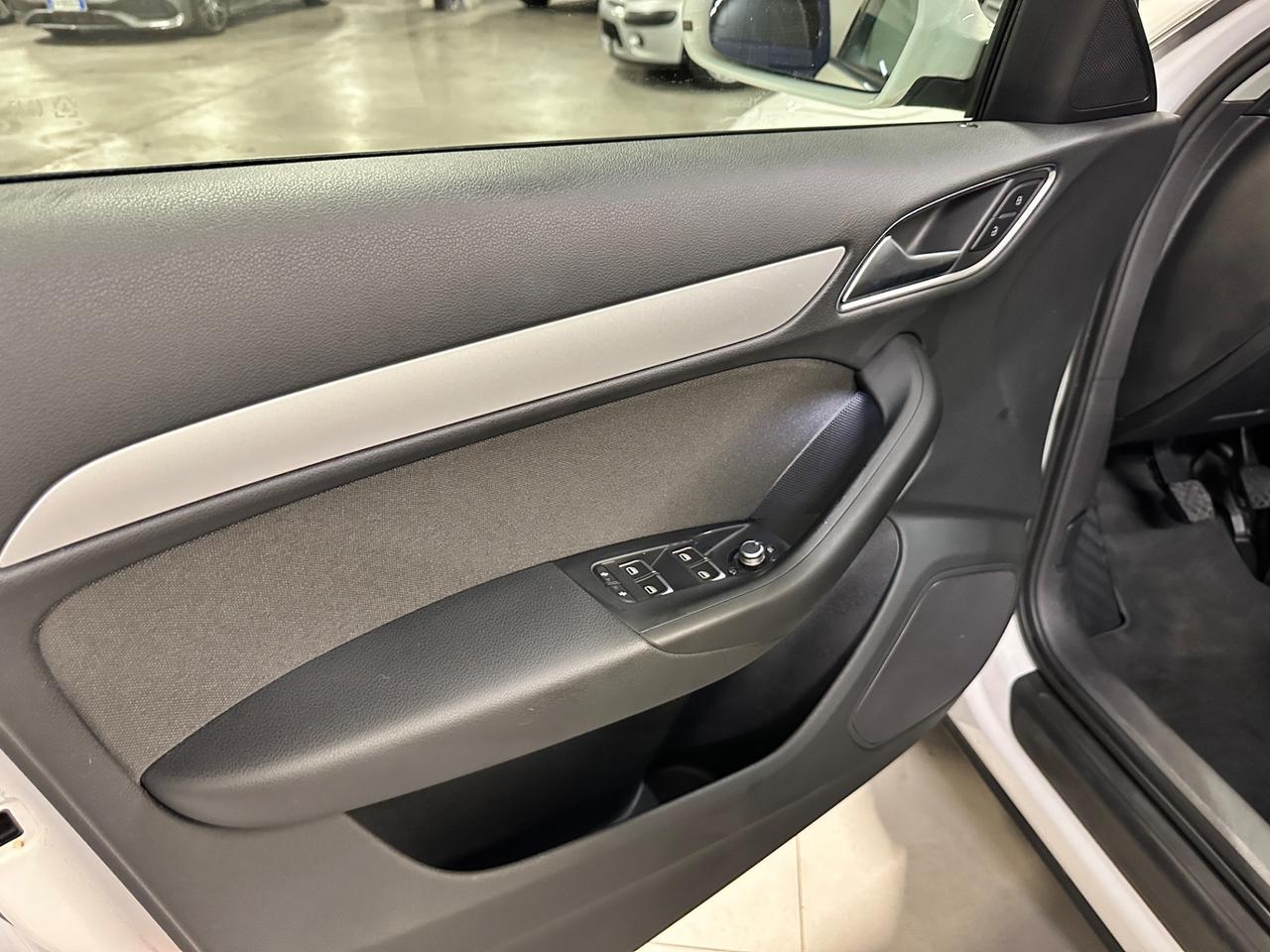 Audi Q3 2.0 TDI 120 CV Business