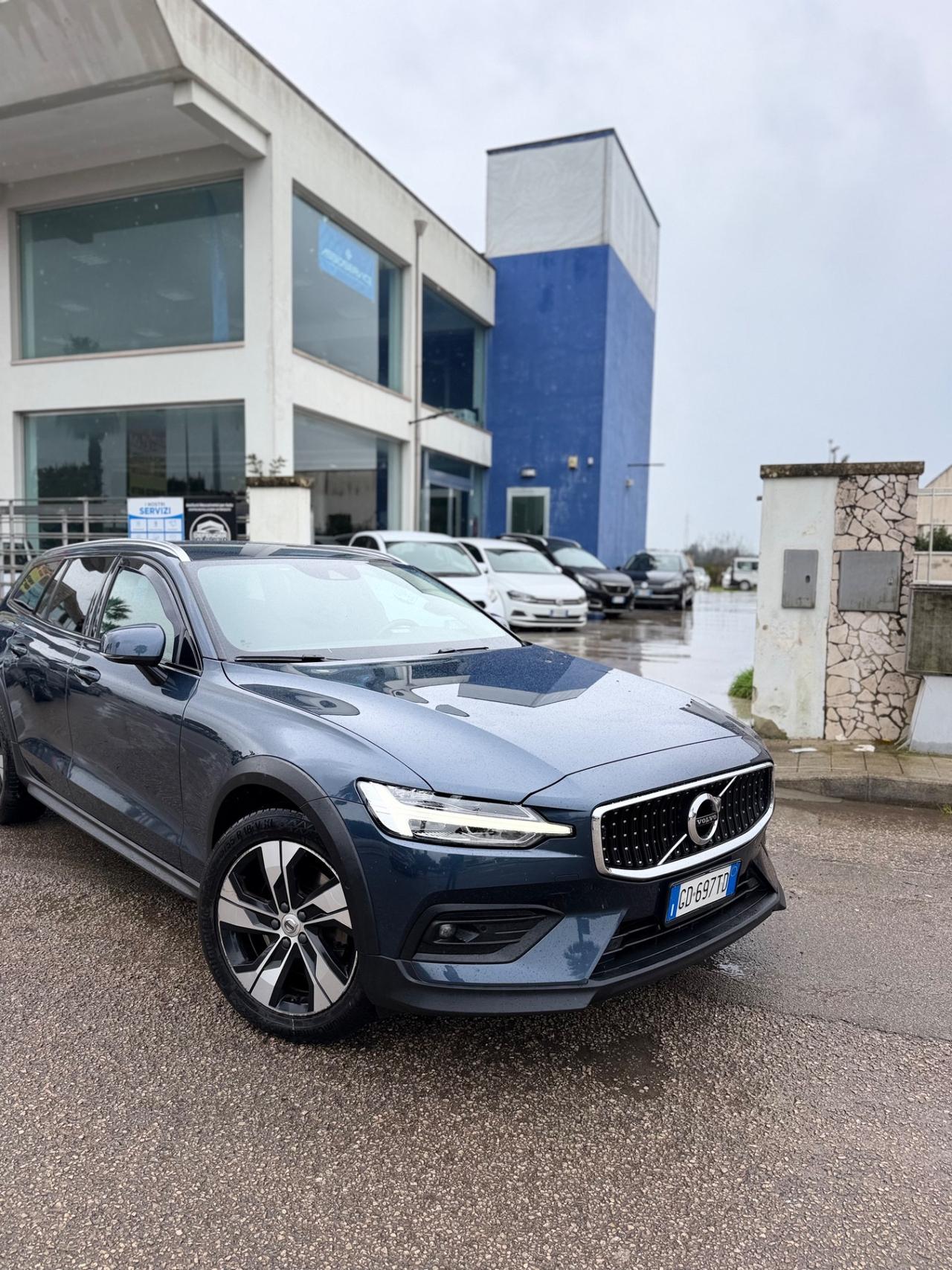 Volvo V60 Cross Country B4 (d) AWD Geartronic Business Pro