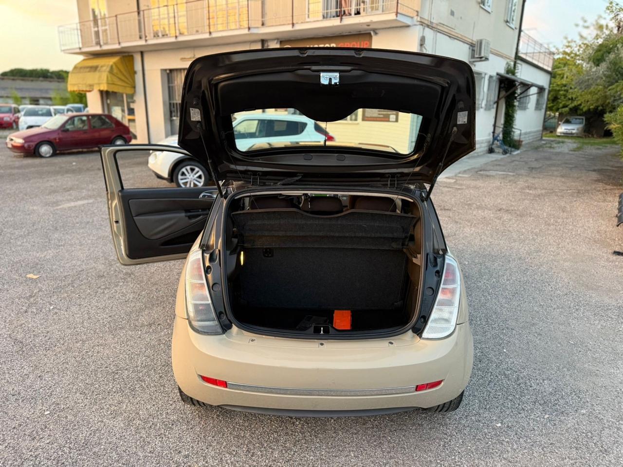 Lancia Ypsilon 1.4 Oro Giallo