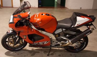 Aprilia RSV 1000 AKRAPOVIC -