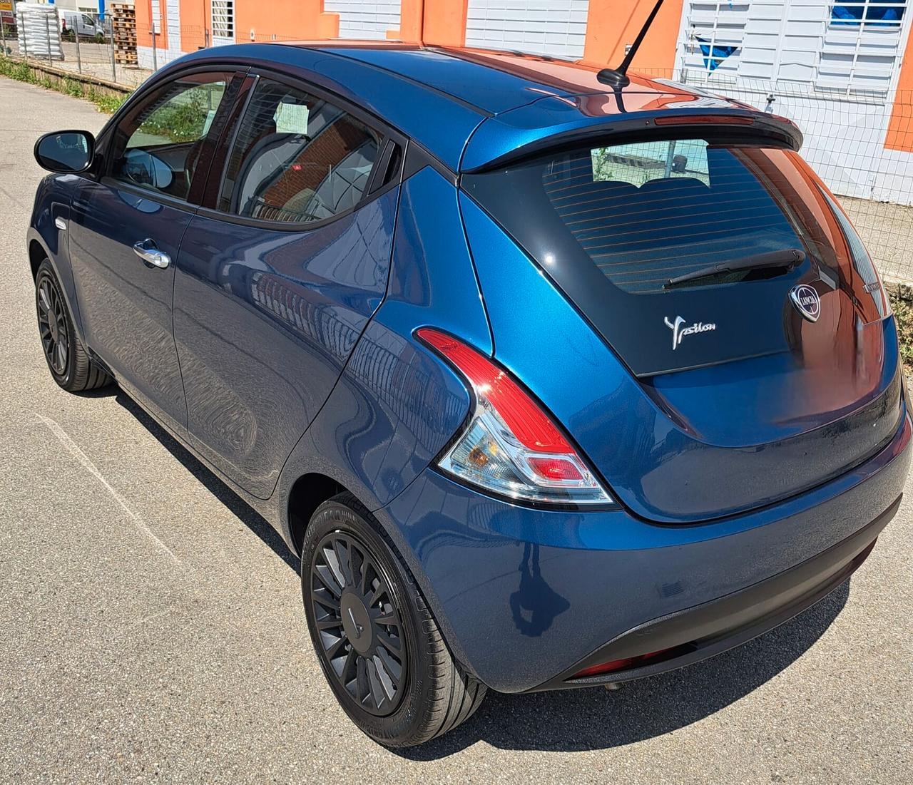 Lancia Ypsilon 1.0 FireFly 5 porte S&S Hybrid Ecochic Silver PREZZO SENZA VINCOLI