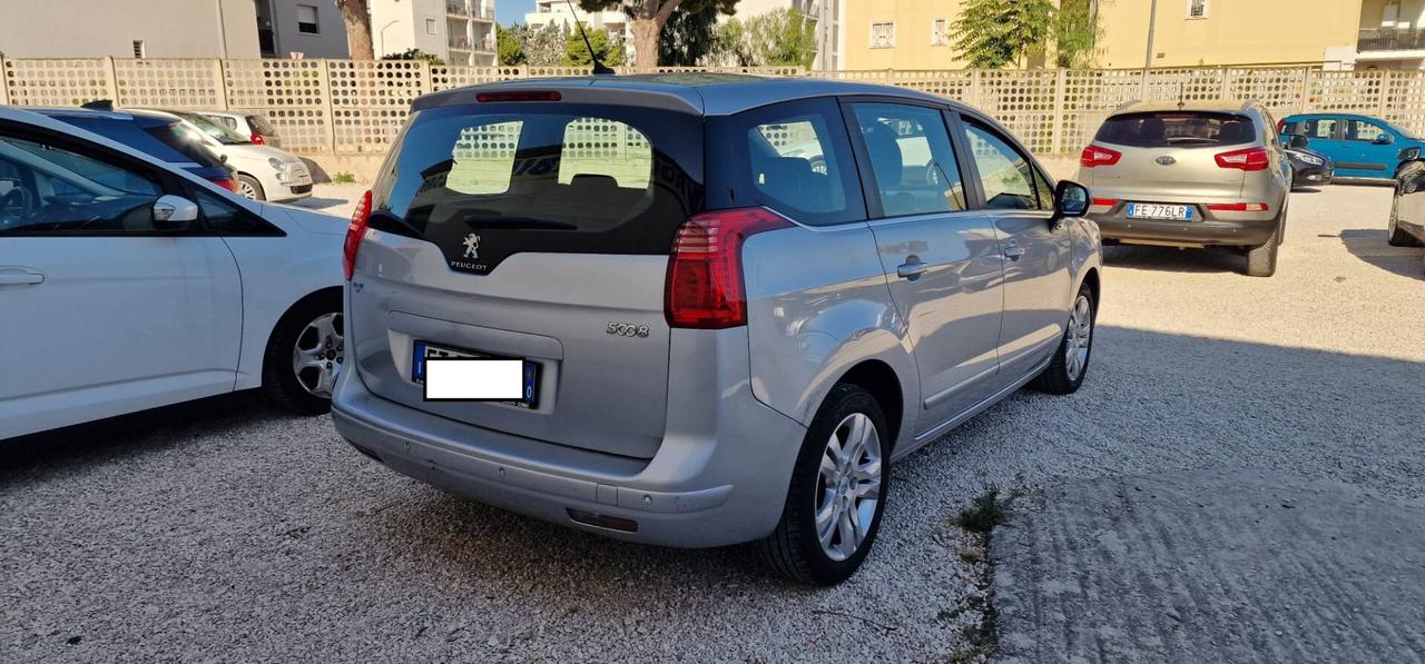 Peugeot 5008 1.6 HDi 115CV Allure 2014 7 POSTI