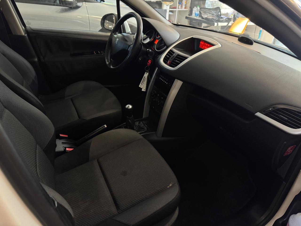 Peugeot 207 1.4 GPL BENZINA NEOPATENTATI