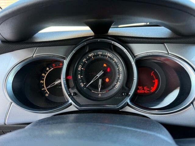 Ds DS3 3 1.4 HDi 70 Just Black 2012