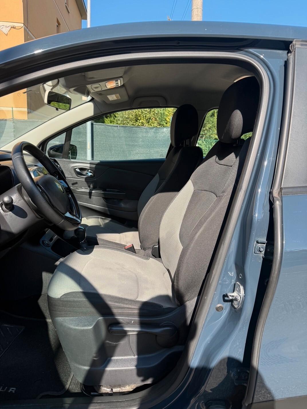 Renault Captur 1.5 dci - AUT. - NEOP. - NAV. - 12 MESI DI GAR. -