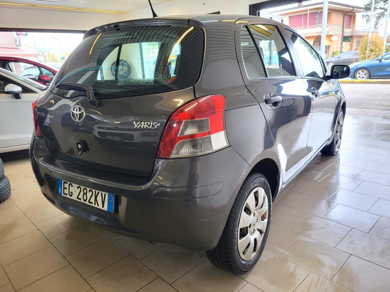 Toyota Yaris 1.0 5 porte Now