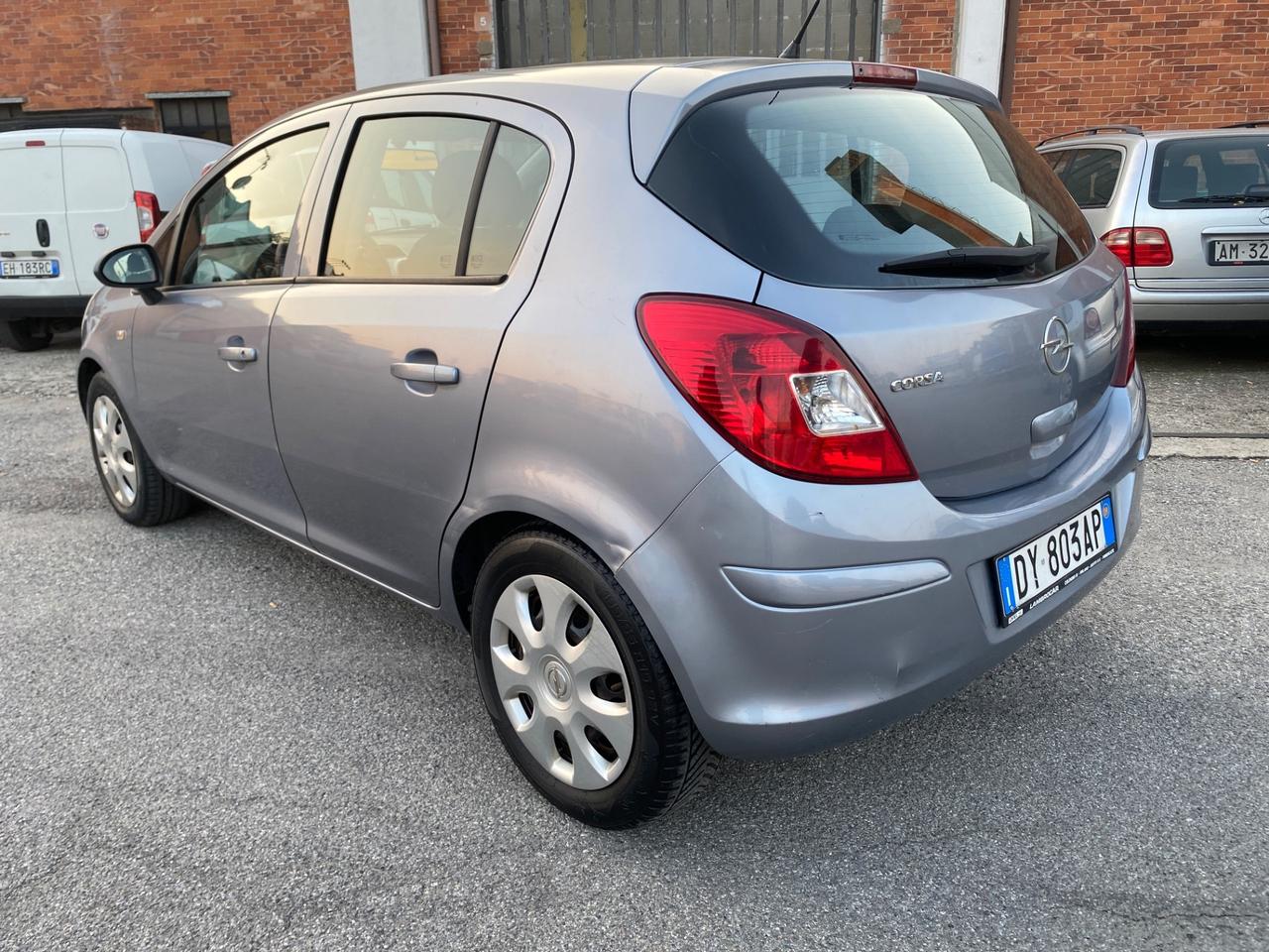 Opel Corsa 1.2 5 porte Club