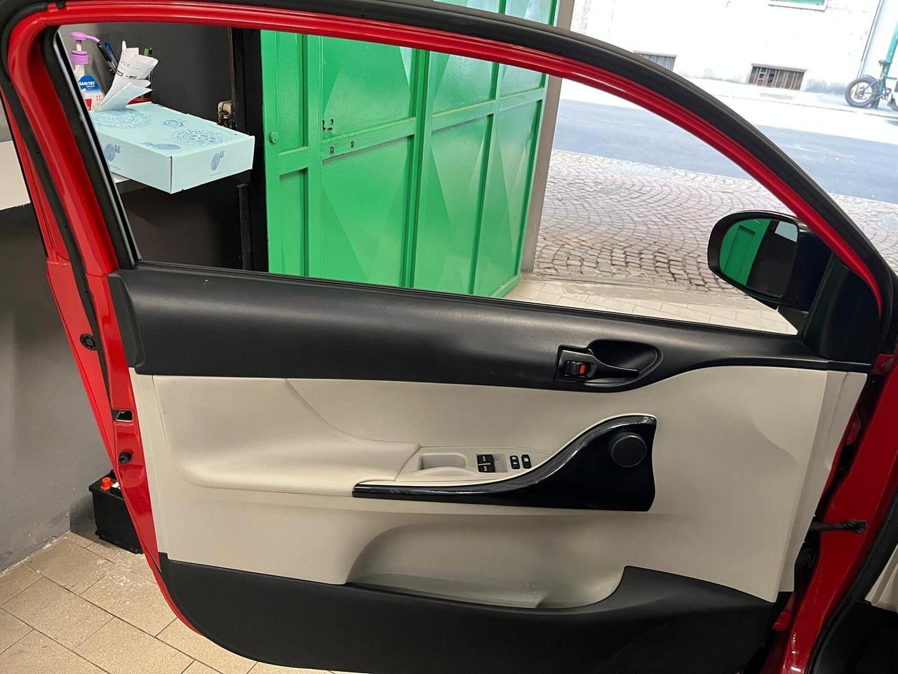 Toyota iQ automatica solo 69000km garanzia