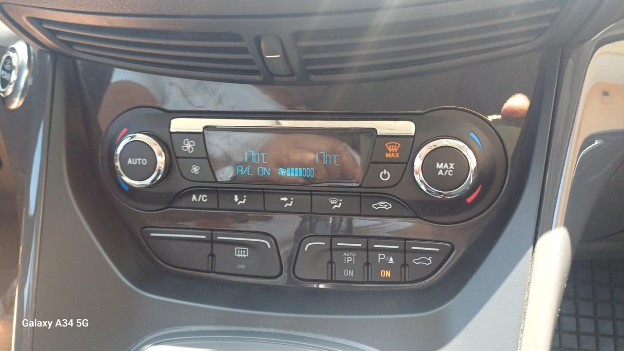 Ford Kuga 2.0 TDCI 140 CV 4WD Powershift Titanium