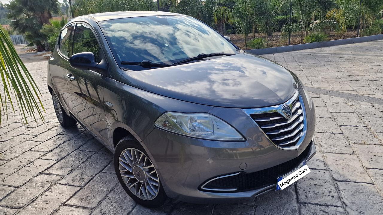 Lancia Ypsilon 1.2 69 CV 5 porte S&S Silver