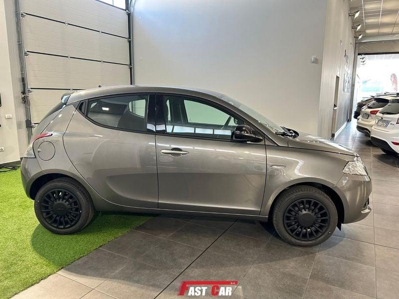 Lancia Ypsilon 1.0 FireFly 70cv Hybrid Silver