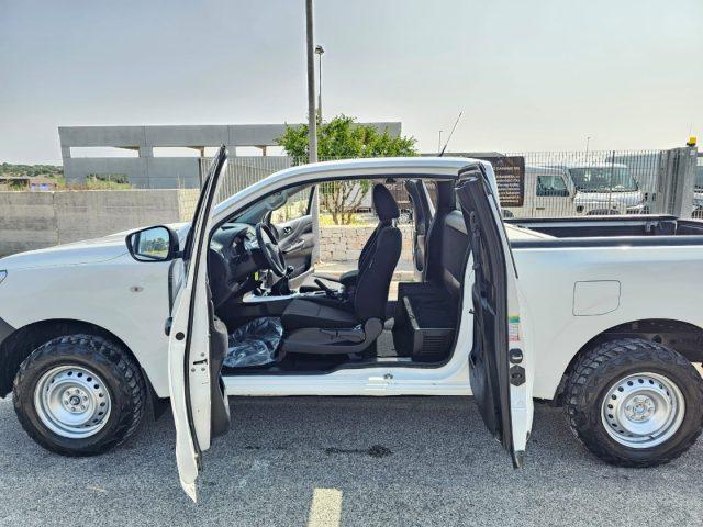 NISSAN Navara 2.3 dCi 4WD King Cab Visia CABINA ESTESA