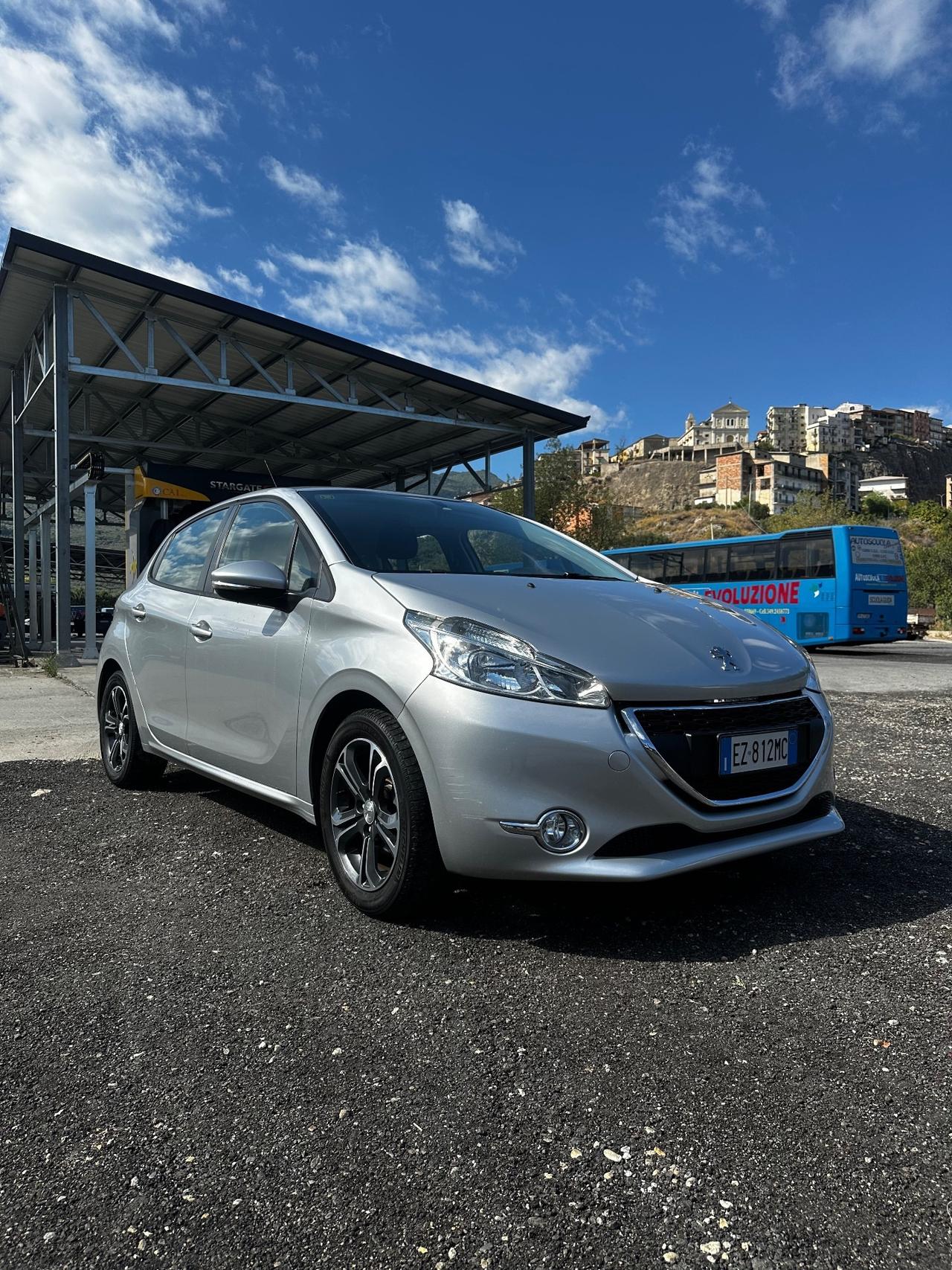 Peugeot 208 1.4 HDi 68 CV 5 porte Allure
