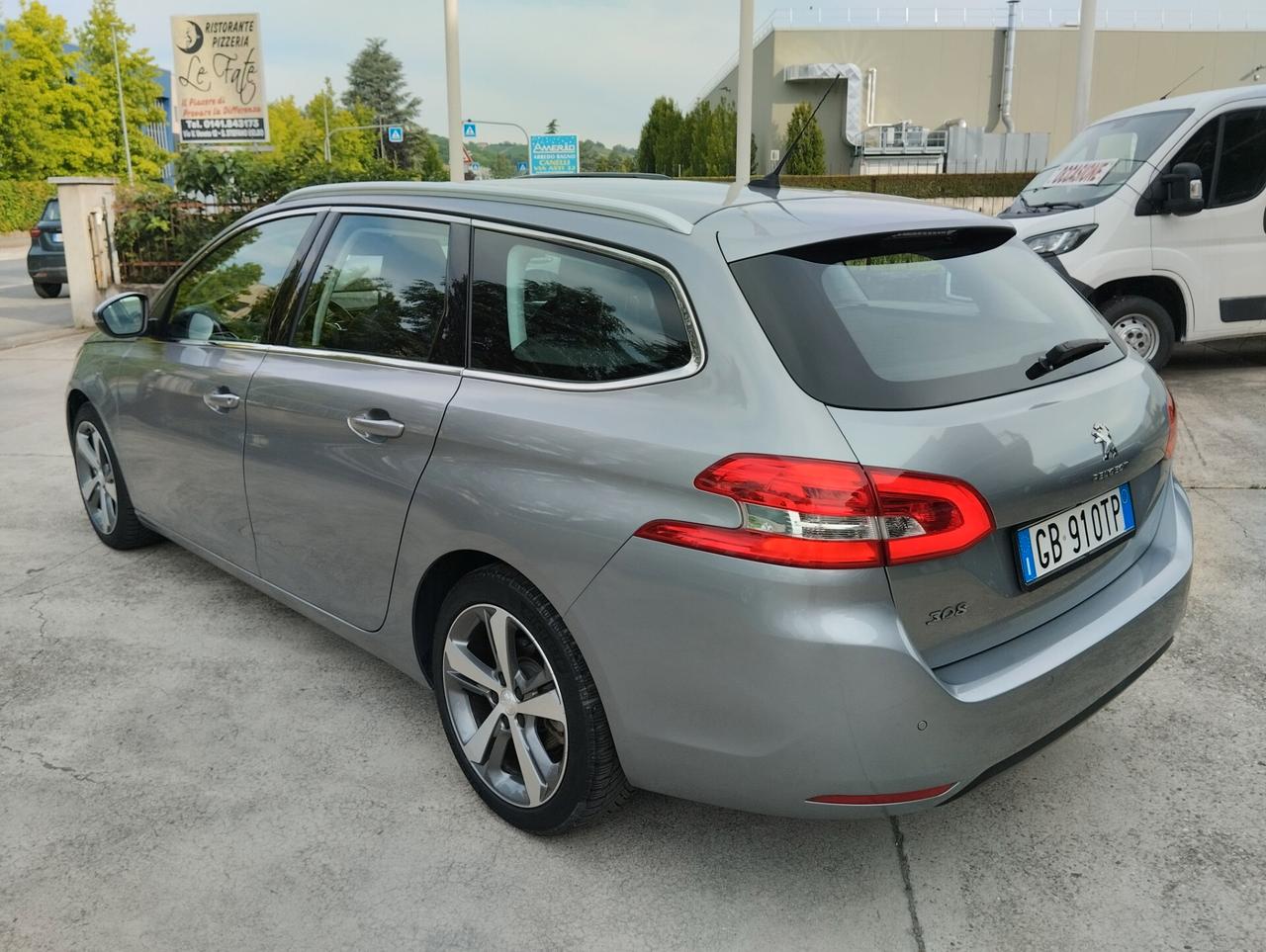 Peugeot 308 BlueHDi 130 S&S EAT8 SW Allure