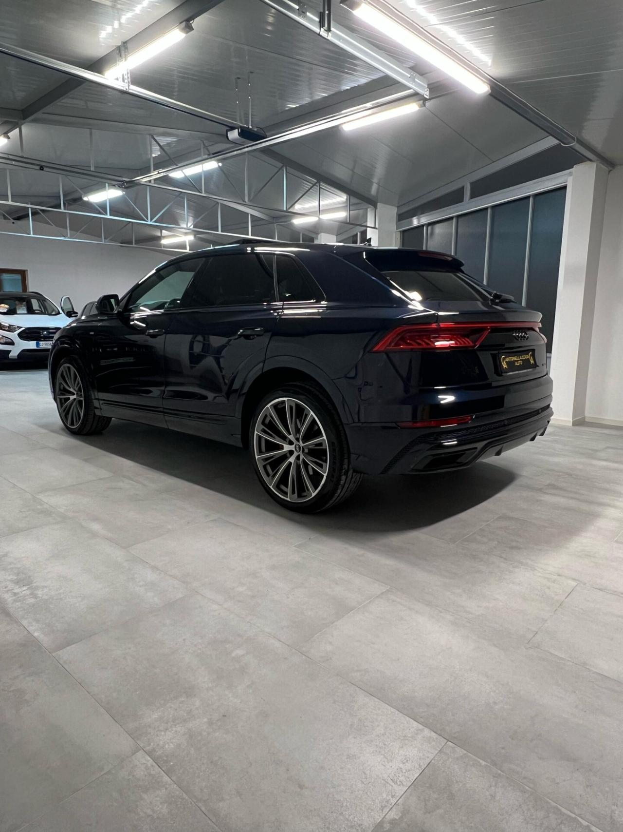 Audi Q8 55 TFSI e quattro tiptronic Sport