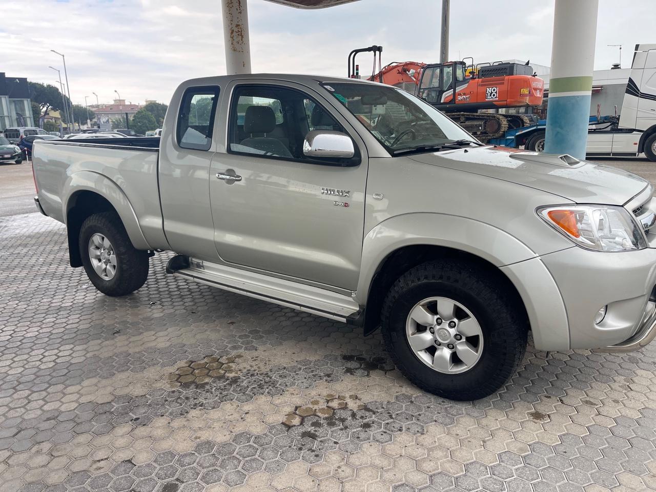Toyota Hilux 2.5 D-4D 4WD 2p. Extra Cab SR 4x4