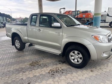 Toyota Hilux 2.5 D-4D 4WD 2p. Extra Cab SR 4x4