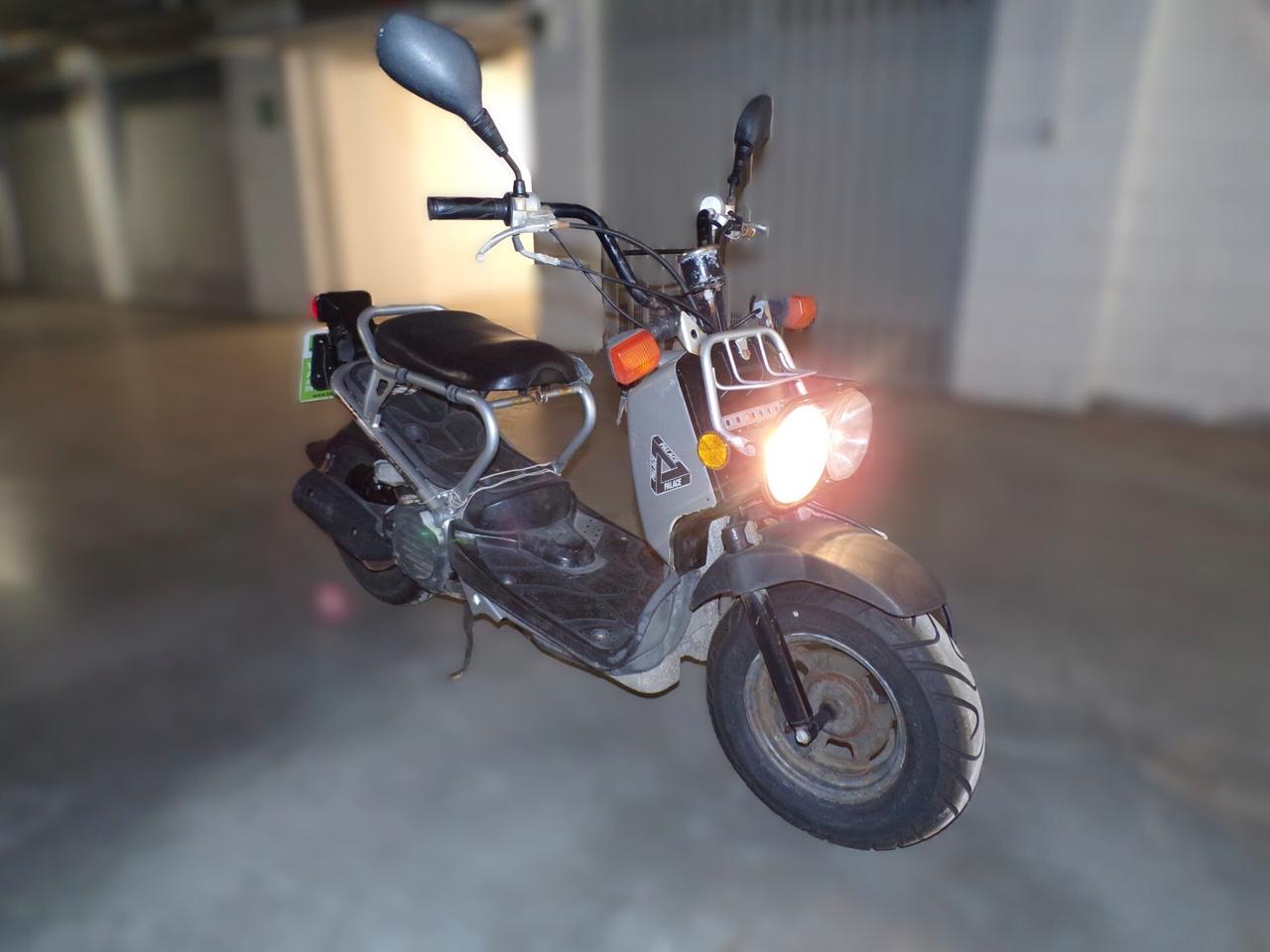 SCOOTER HONDA ZOOMER 50 4T DEL 2005 57.200 KM MOTORE SOSTITUITO NEL 2023