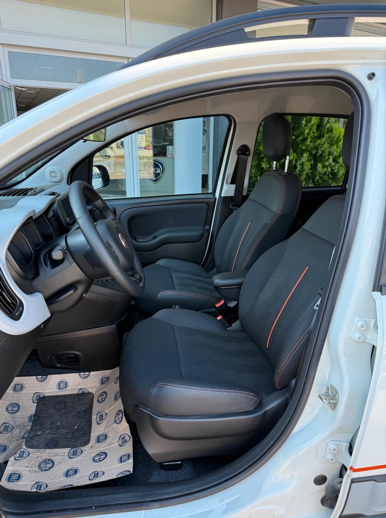 Fiat Panda 1.0 FireFly S&S Hybrid Garmin