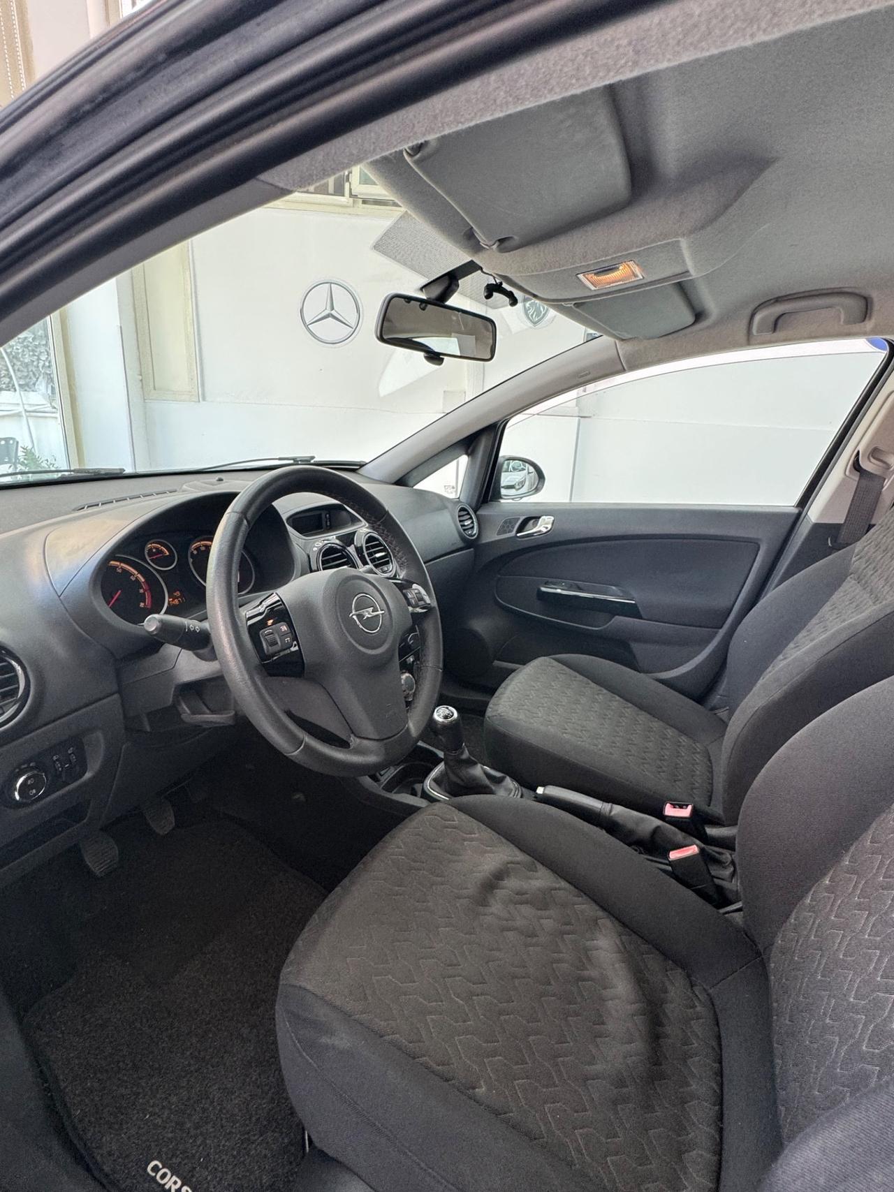 Opel Corsa 1.2 5 porte Sport