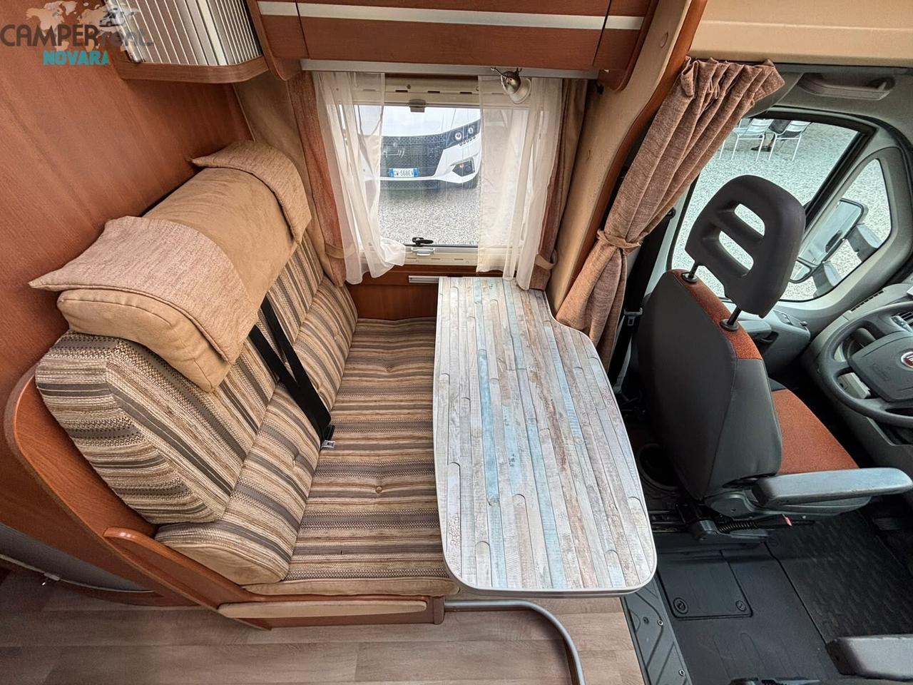 CHAUSSON WELCOME WS - Semintegrale compatto con letto matrimoniale in coda ed ampio garage