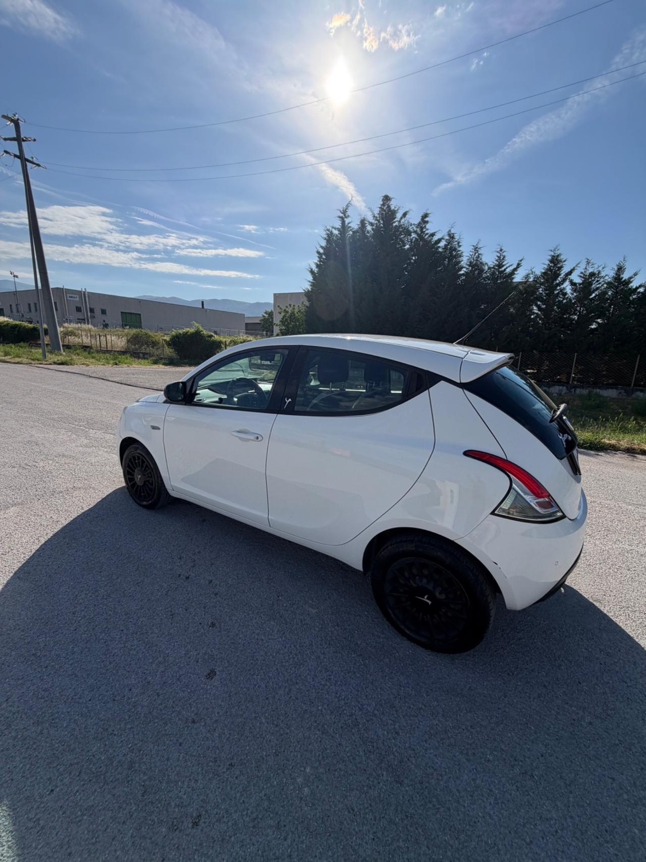 Lancia Ypsilon 1.2 69 CV 5 porte Silver