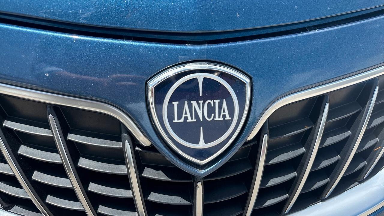 Lancia Ypsilon 1.0 FireFly 5 porte S&S Hybrid Silver