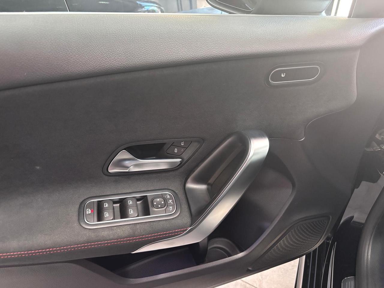 MERCEDES-BENZ A180D PREMIUM AMG TETTO-NAVI-LED