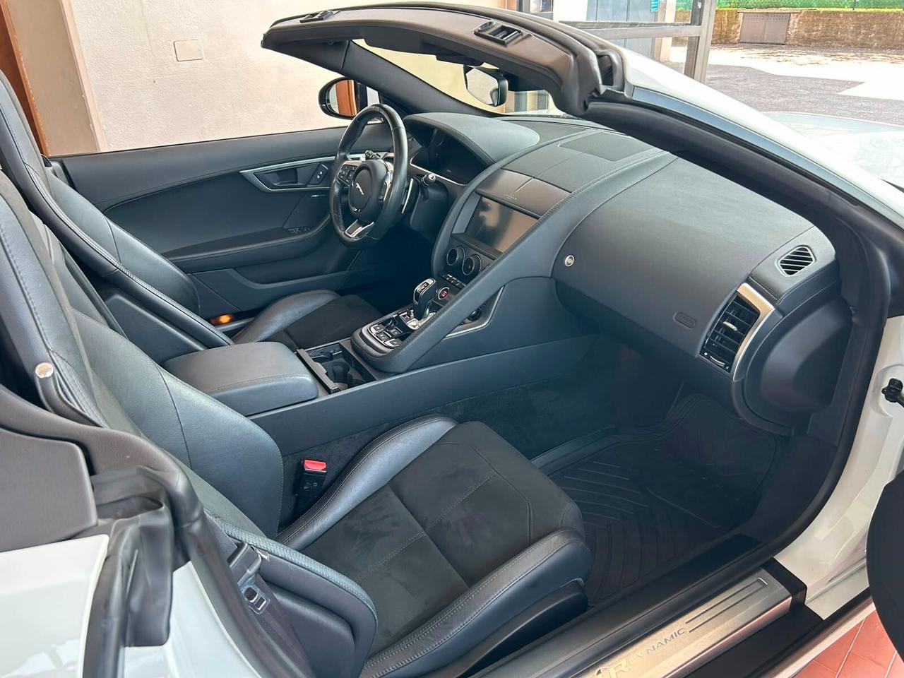 Jaguar F-Type 2.0 aut. Convertibile R-Dynamic 2021