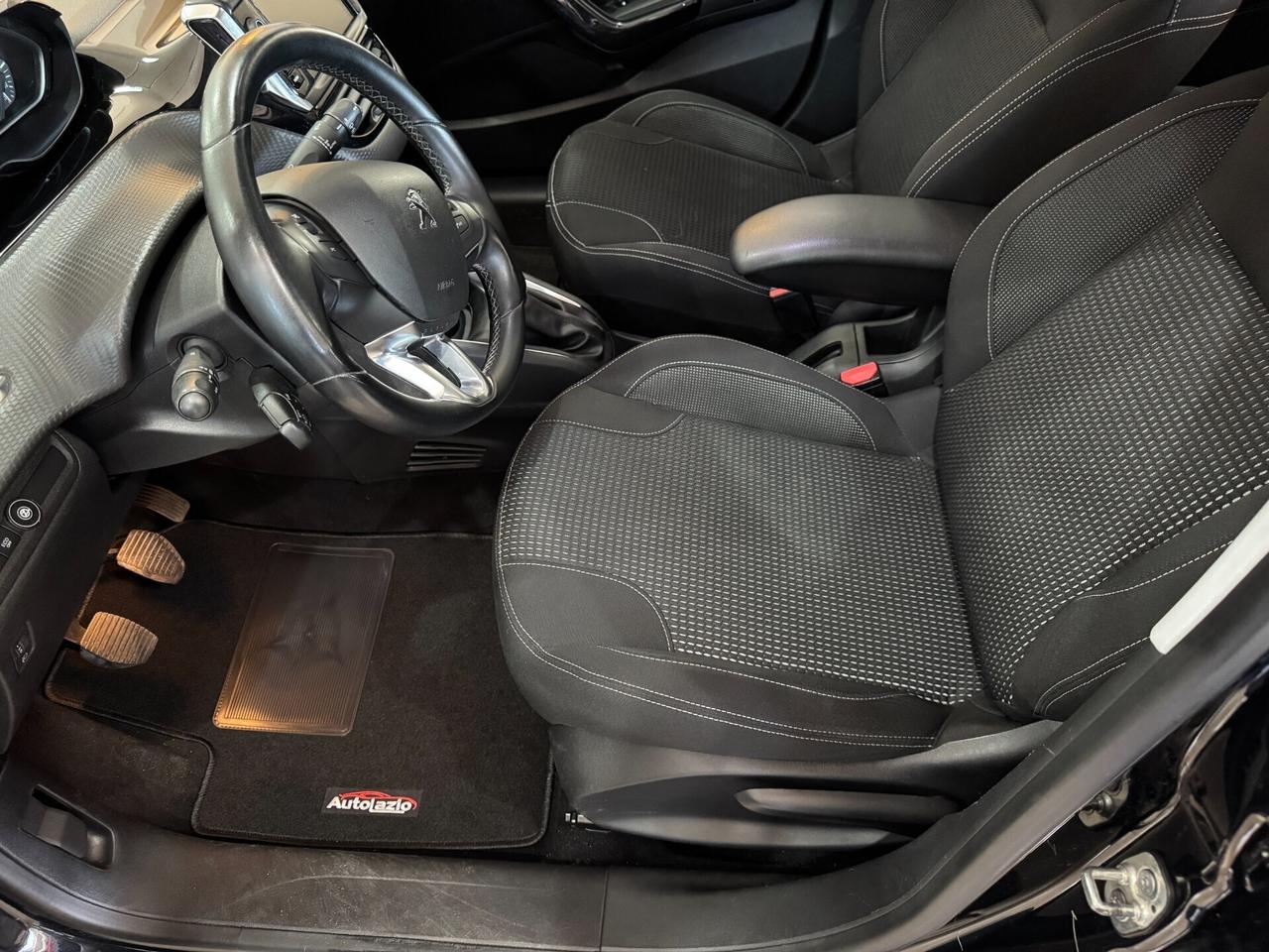 Peugeot 208 PureTech GPL 82 cv Allure NAVIGATORE-R