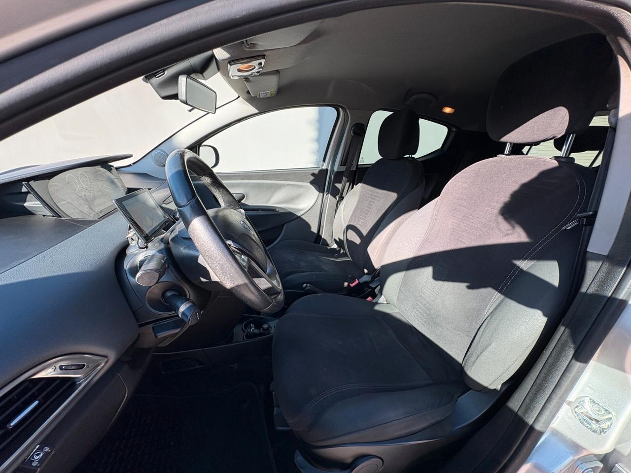 Lancia Ypsilon 1.2 69 CV 5 porte GPL Ecochic Silver