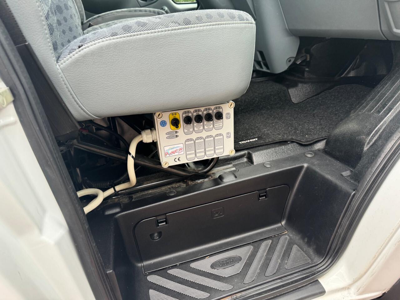 Ford transit furgonato con tenda elettrica