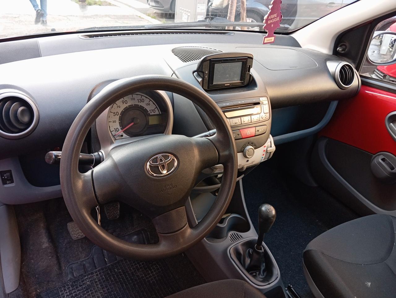 Toyota Aygo 1.0 Now Connect E5 offerta del mese
