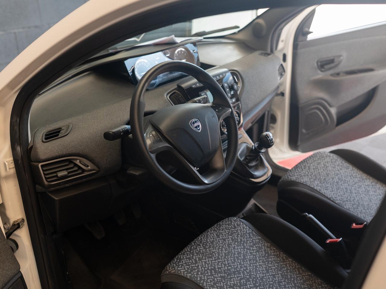 Lancia Ypsilon 1.0 FireFly Hybrid 70 cv 5 porte
