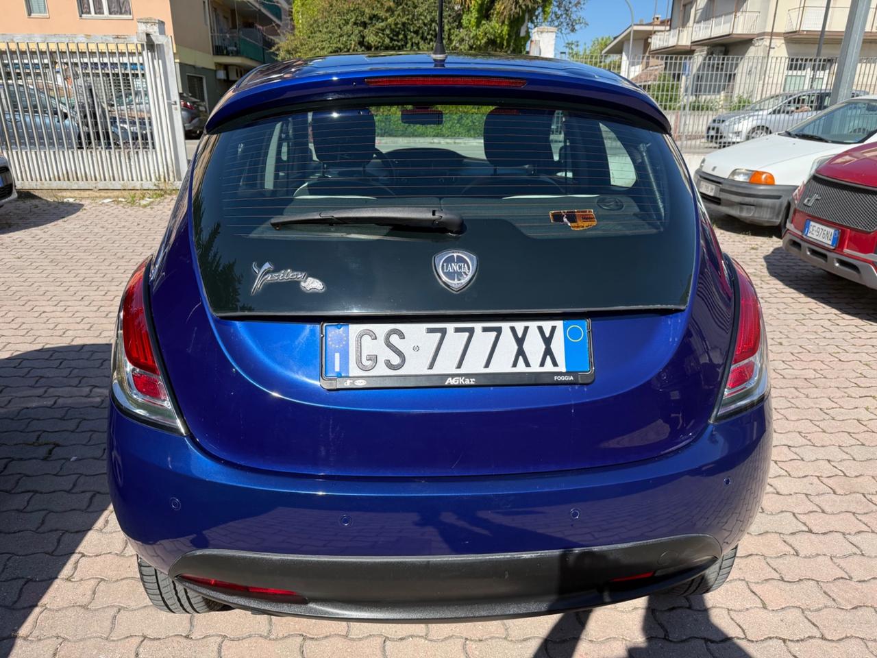 Lancia Ypsilon 0.9 TwinAir 85 CV 5 porte Metano Ecochic Silver