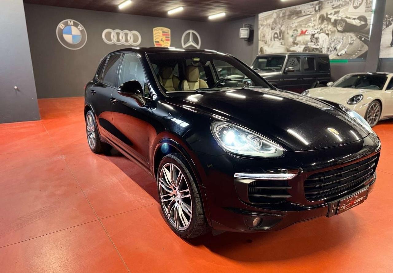 Porsche Cayenne 3.0 Diesel Platinum Edition Full-Optional Gancio Traino