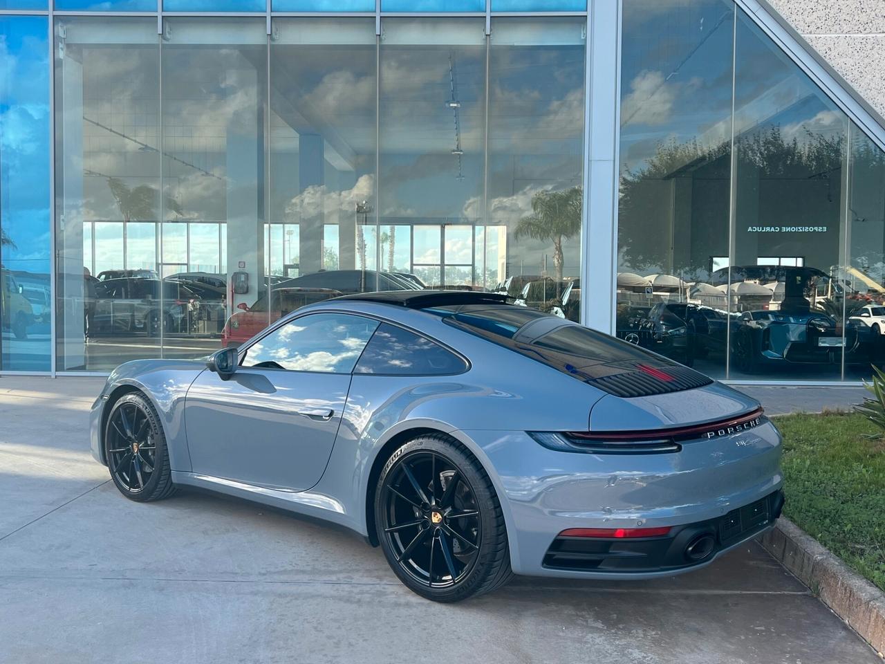 Porsche 992 Coupe Carrera possibilità noleggio no scoring