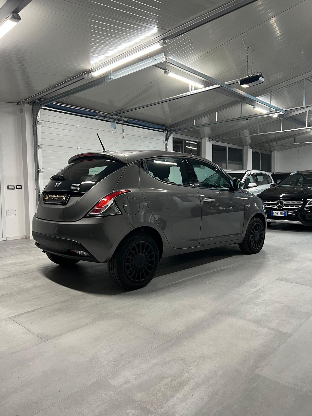 Lancia Ypsilon 1.0 FireFly 5 porte S&S Hybrid Ecochic A. Ferretti