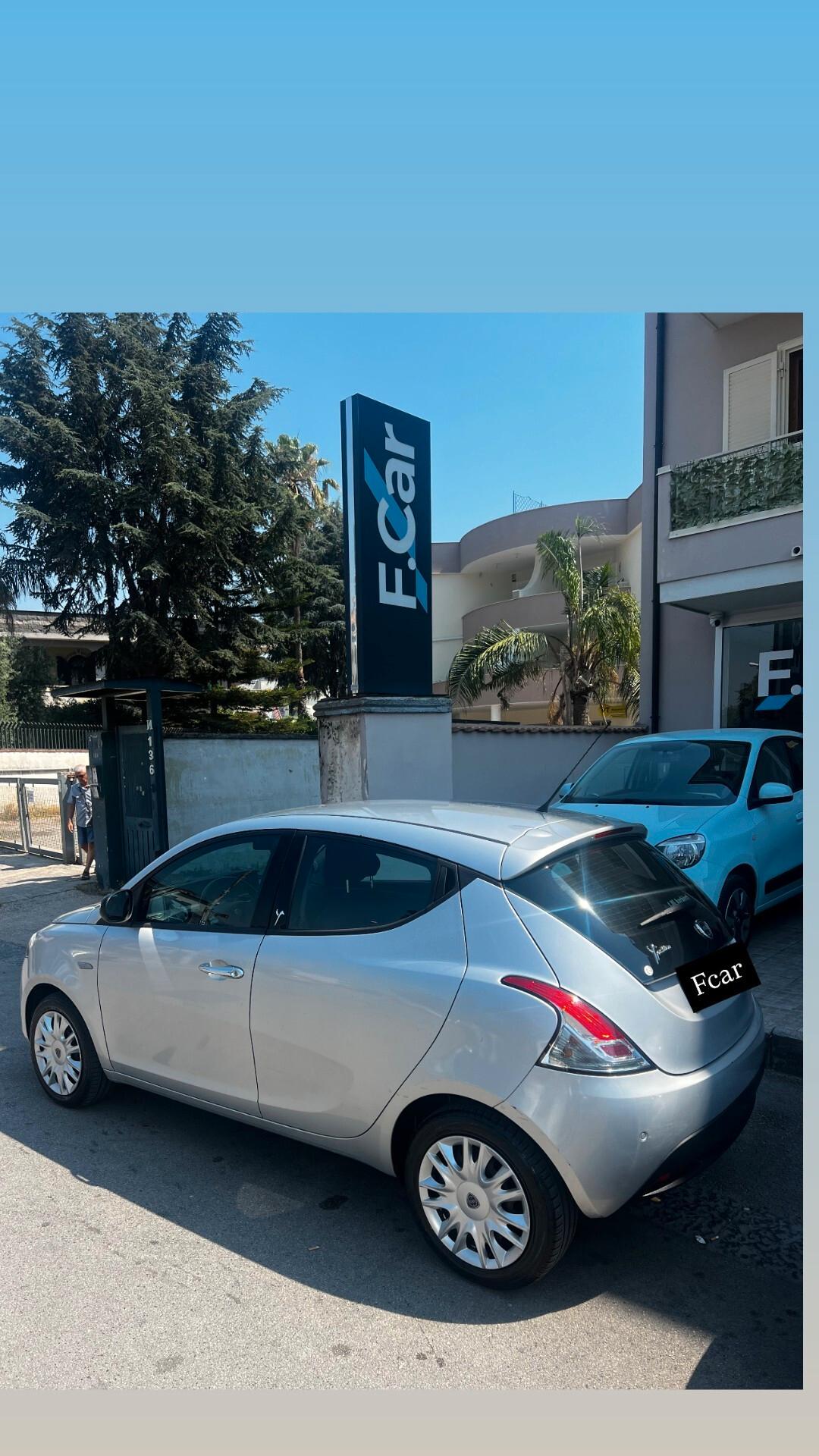 Lancia Ypsilon 1.2 69 CV 5 porte S&S Gold NEOPATENTATI