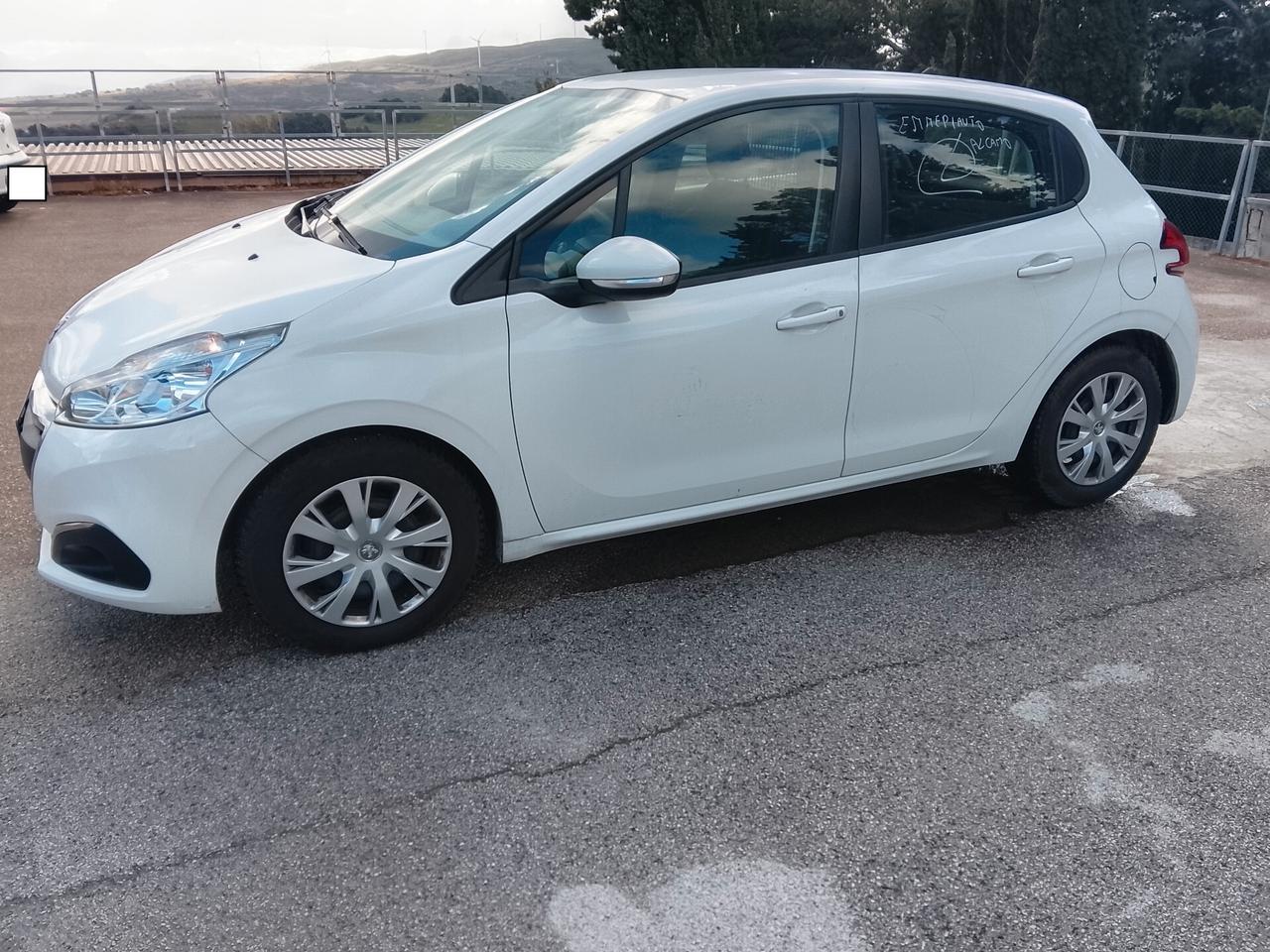 Peugeot 208 Van 1.6 HDi detraibile al 100%