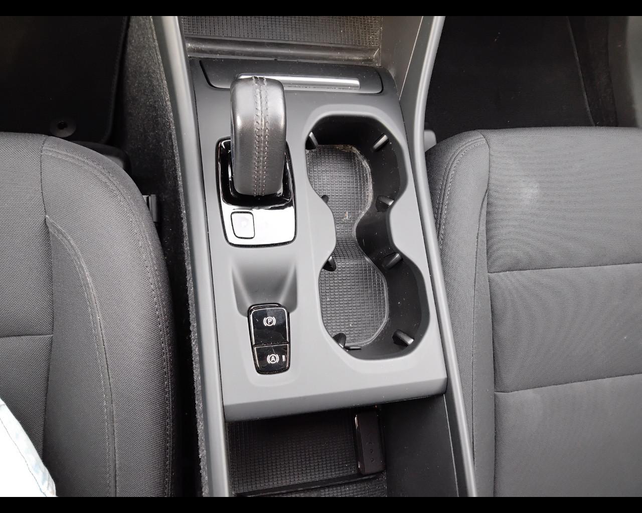 VOLVO XC40 - XC40 1.5 t2 Momentum Pro auto my21
